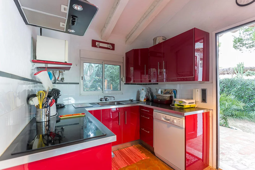 Cocina moderna en rojo Quality Rent a Villa