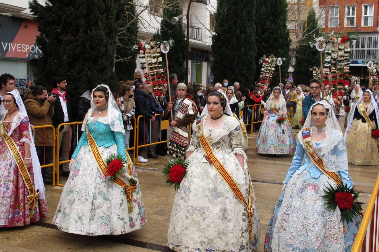 Comisión de Baix la Mar durante la ofrenda