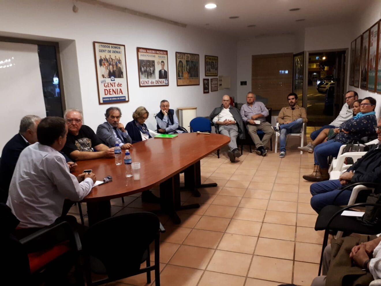 Debate sobre comercio local en Dénia