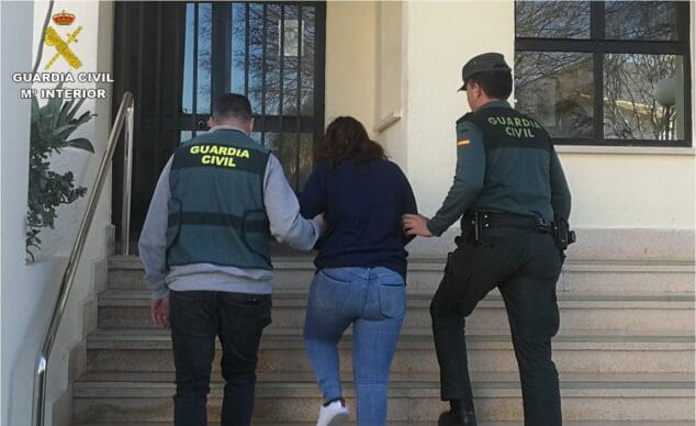 detenida metodo abrazo