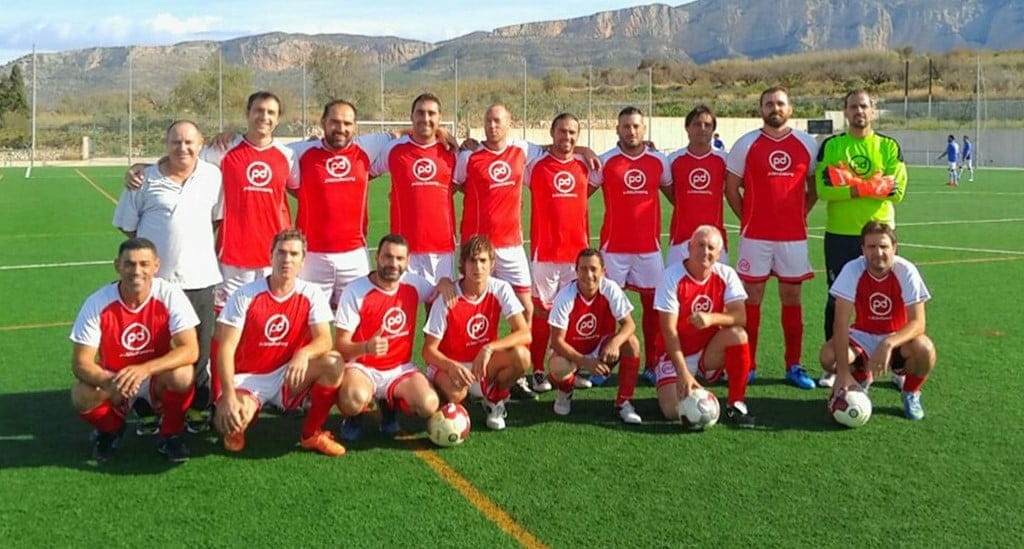 Vtnos Gorgos derrotó al líder Kamarca Dénia (2-1) 1 equipo gorgos veteranos