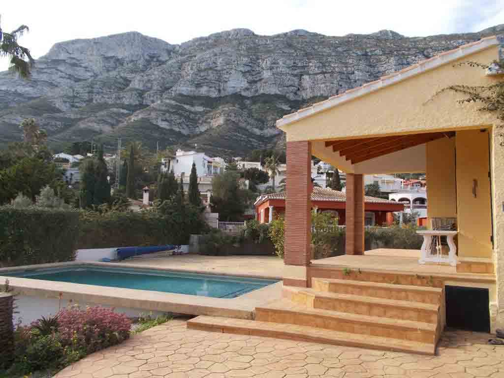 fantastica villa en el mongo abbey properties