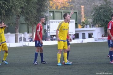 ferran envoltat de defensors de la ue tavernes