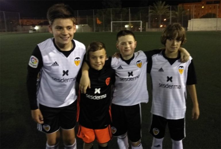 Alevín A players in a Valencia CF training
