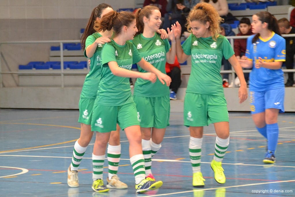 las calpinas celebrando un gol