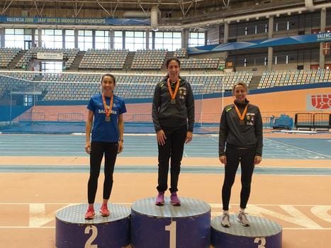 lili riva en el podio