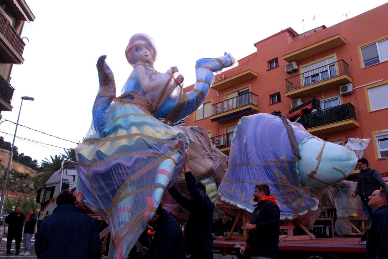 Los ninots de la Baix la Mar llegan a la calle