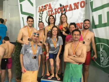 nadadoras y nadadores del cn denia en elche