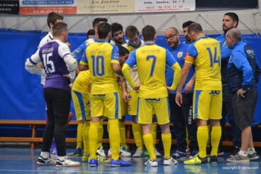 pina del cfs mar denia durante un partido