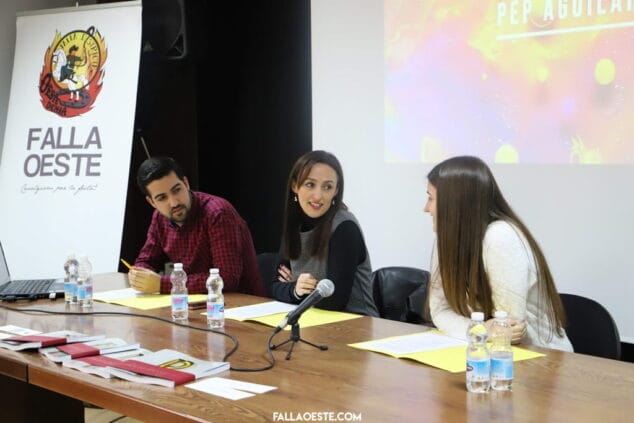 La falla Oeste apuesta por el diseño en 'D', su primer llibret accesible para personas invidentes 10 presentacion del llibret de la falla oeste 2019