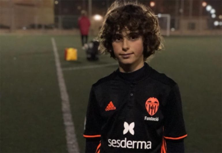 Teo Pavía en un entrenamiento del Valencia