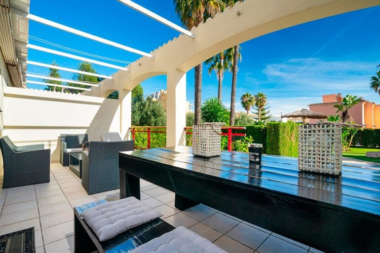 Terraza privada Aguila Rent a Villa