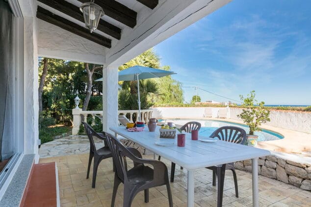 Quality Rent a Villa te ofrece una estupenda villa con piscina privada en El Montgó 3 terraza y piscina quality rent a villa
