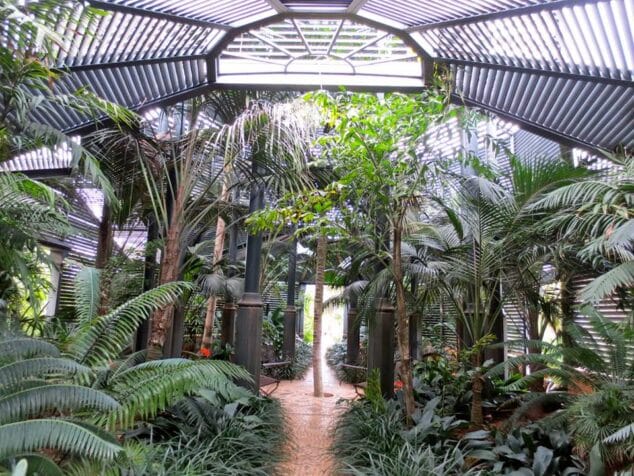 umbraculo del jardi de lalbarda