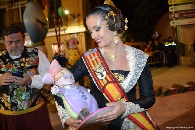 02 crema de la falla de la junta local fallera 2019 amparo con su ninot
