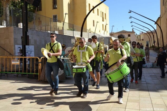 Un intenso calor da la bienvenida a las fallas de Dénia en la primera jornada de pleitesías 6 07 pleitesias fallas denia 2019 les roques