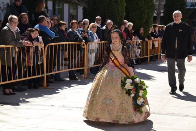 16 ofrenda de flores en la iglesia llegada a la plaza