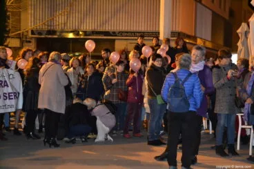 Manifestación feminista Dénia – Globos morados