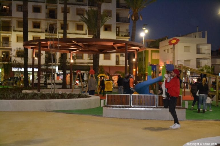 18 Plaza Archiduque Carlos Dénia - parque infantil