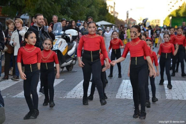 Carnaval Dénia 2019 - Grupo de bailarinas