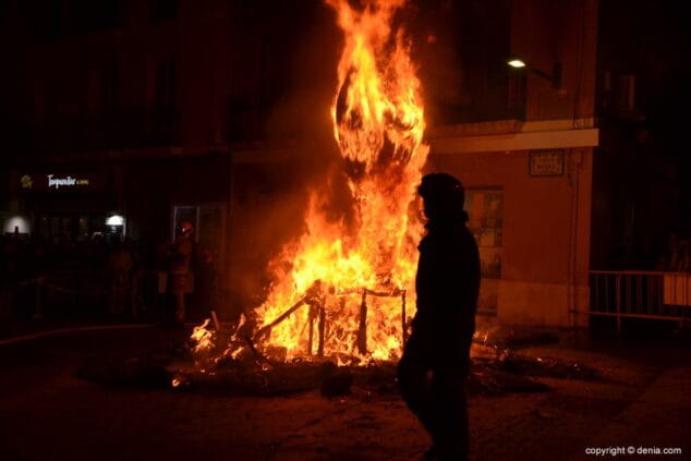 24 crema de la falla de la junta local fallera 2019 fuego