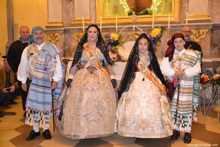 25 Ofrenda de flores en la iglesia - Falla Campaments