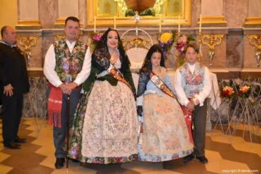 26 Ofrenda de flores en la iglesia – Falla Les Roques