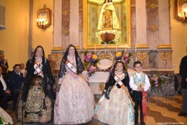 27 Ofrenda de flores en la iglesia – Falla Saladar