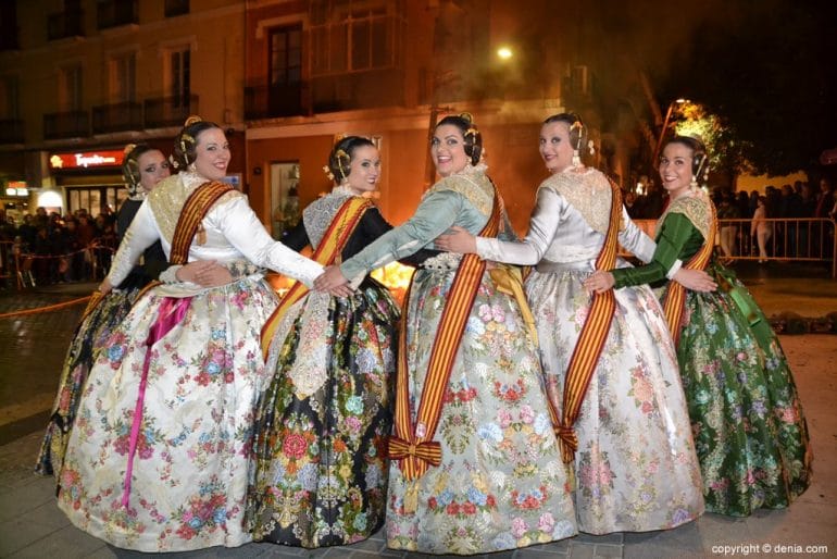 29 Cremà de la falla de la Junta Local Fallera 2019 - Amparo y su corte de honor