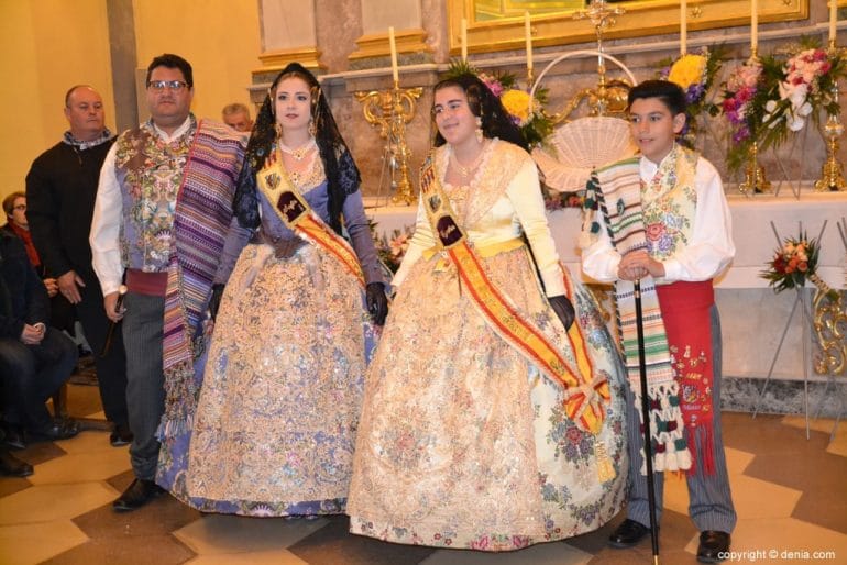 29 Ofrenda de flores en la iglesia - Falla Darrere del Castell