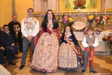 31 Ofrenda de flores en la iglesia – Falla Oeste