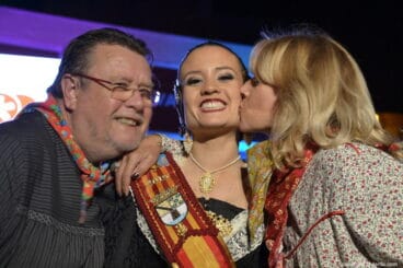 Crida de las falleras mayores de Dénia 2019 – Amparo y sus padres