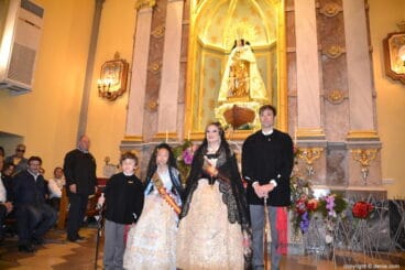 33 Ofrenda de flores en la iglesia – Falla Centro
