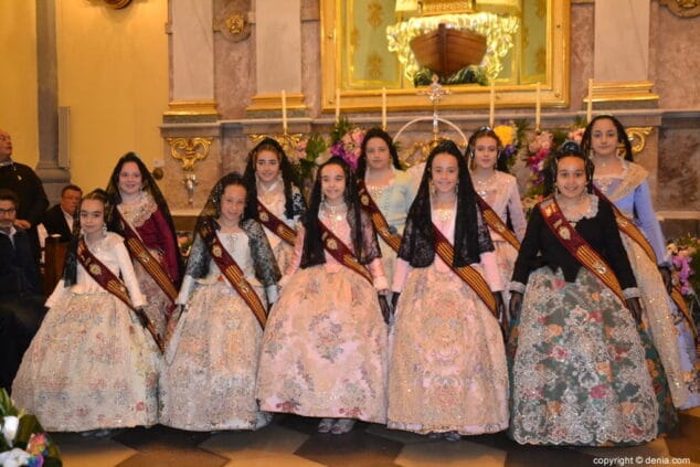 39 ofrenda de flores en la iglesia corte de honor de neus