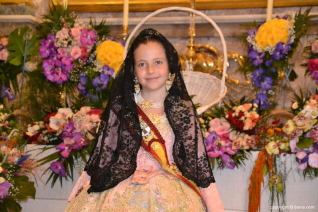 43 ofrenda de flores en la iglesia neus suarez