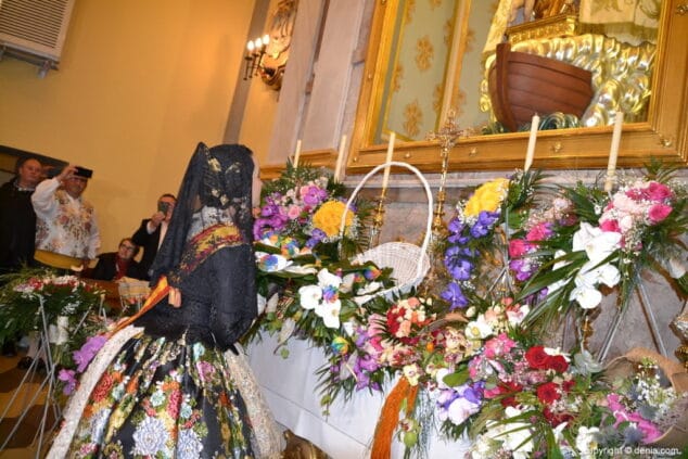 44 ofrenda de flores en la iglesia amparo petrie