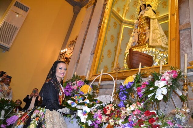 45 ofrenda de flores en la iglesia amparo petrie