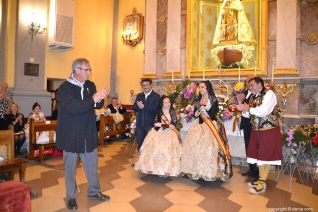 51 ofrenda de flores en la iglesia neus y amparo