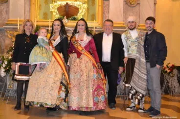 57 Ofrenda de flores en la iglesia – Familia Amparo Petrie