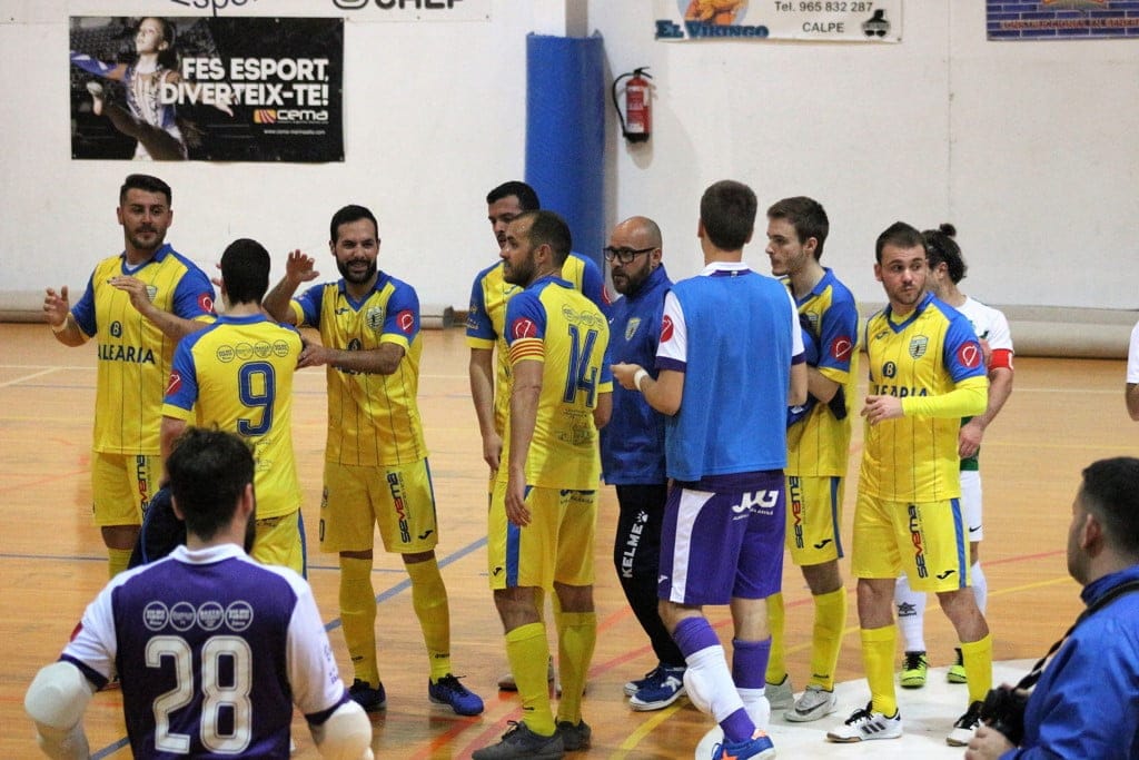 alegria en el banquillo dianense tras vencer en calpe