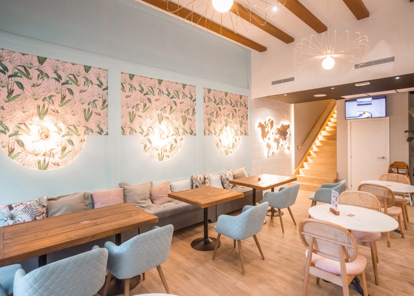 Bonito y acogedor interior del restaurante Ammos Valencia