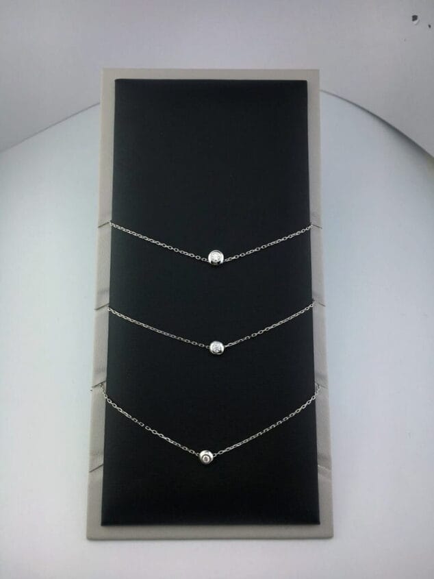 Los diseños más personales para comuniones y bodas en Joyería-Relojería Bonilla y Platería Argent 2 collares joyeria relojeria bonilla y plateria argent