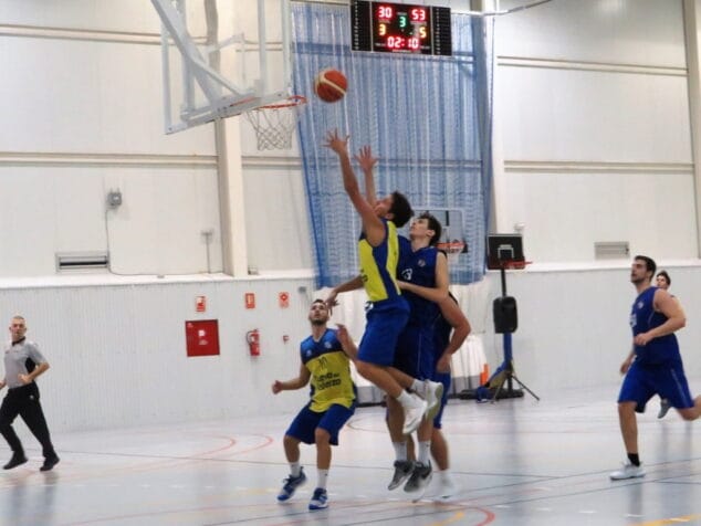el senior masculino del denia basquet perdio ante el carolinas alicante