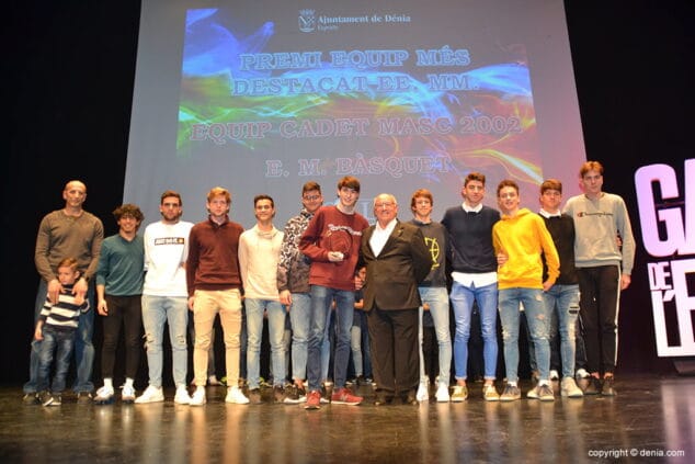 equipo cadete de la em baloncesto