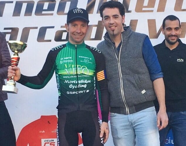 fede ivars con su trofeo