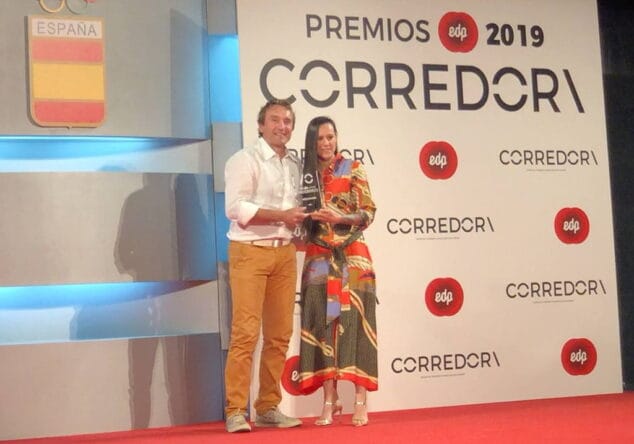 franc beneyto recogiendo su galardon