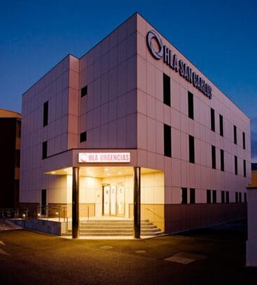 hla san carlos edificio de noche