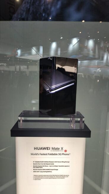 Huawei Mate X Cyber Arena