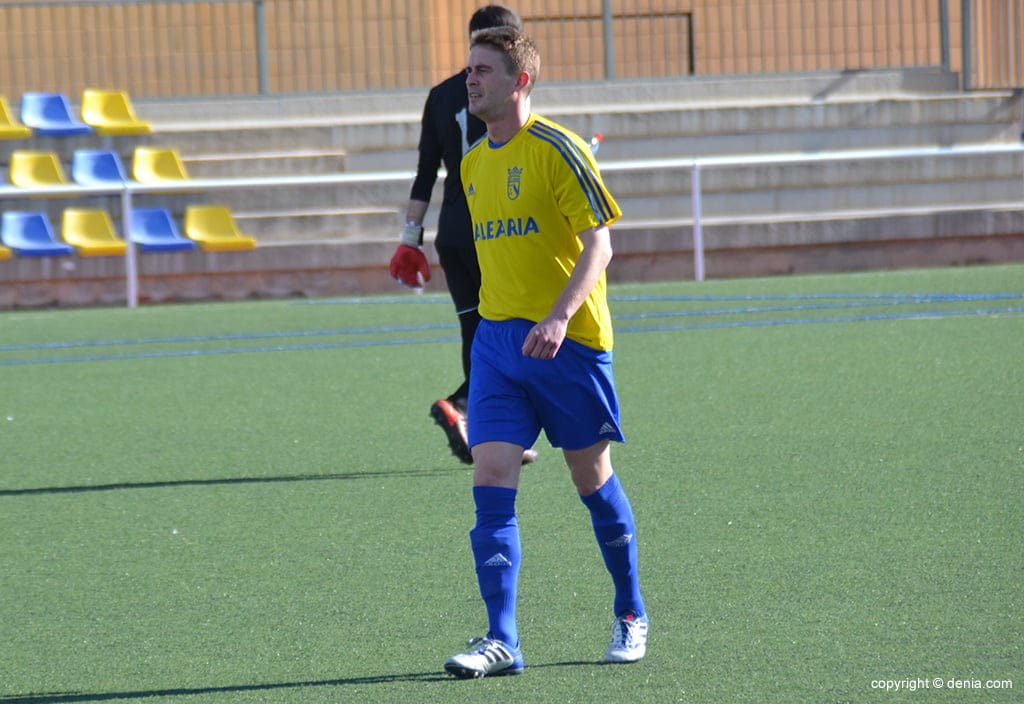 El CD Dénia cumplió con su papel de favorito y ganó al Monte Sión CF (0-2) 1 jordi autor del primer gol del cd denia