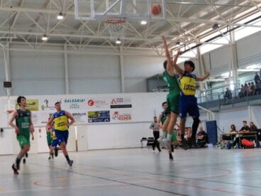 junior masculino del denia basquet ante el sueca